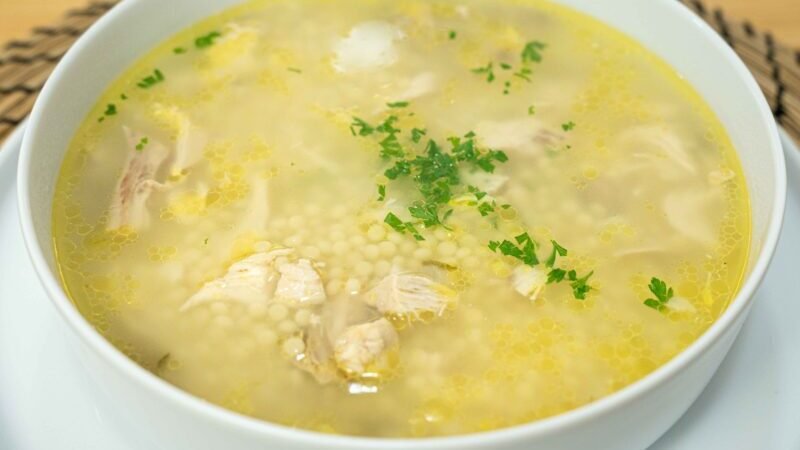 Receita Fácil de Canja de Galinha Caseiro com massa