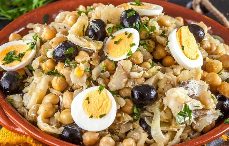 Salada de Bacalhau com Grão-de-Bico à Portuguesa