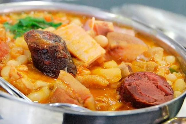 Tripas à moda do Porto (dobradinha)