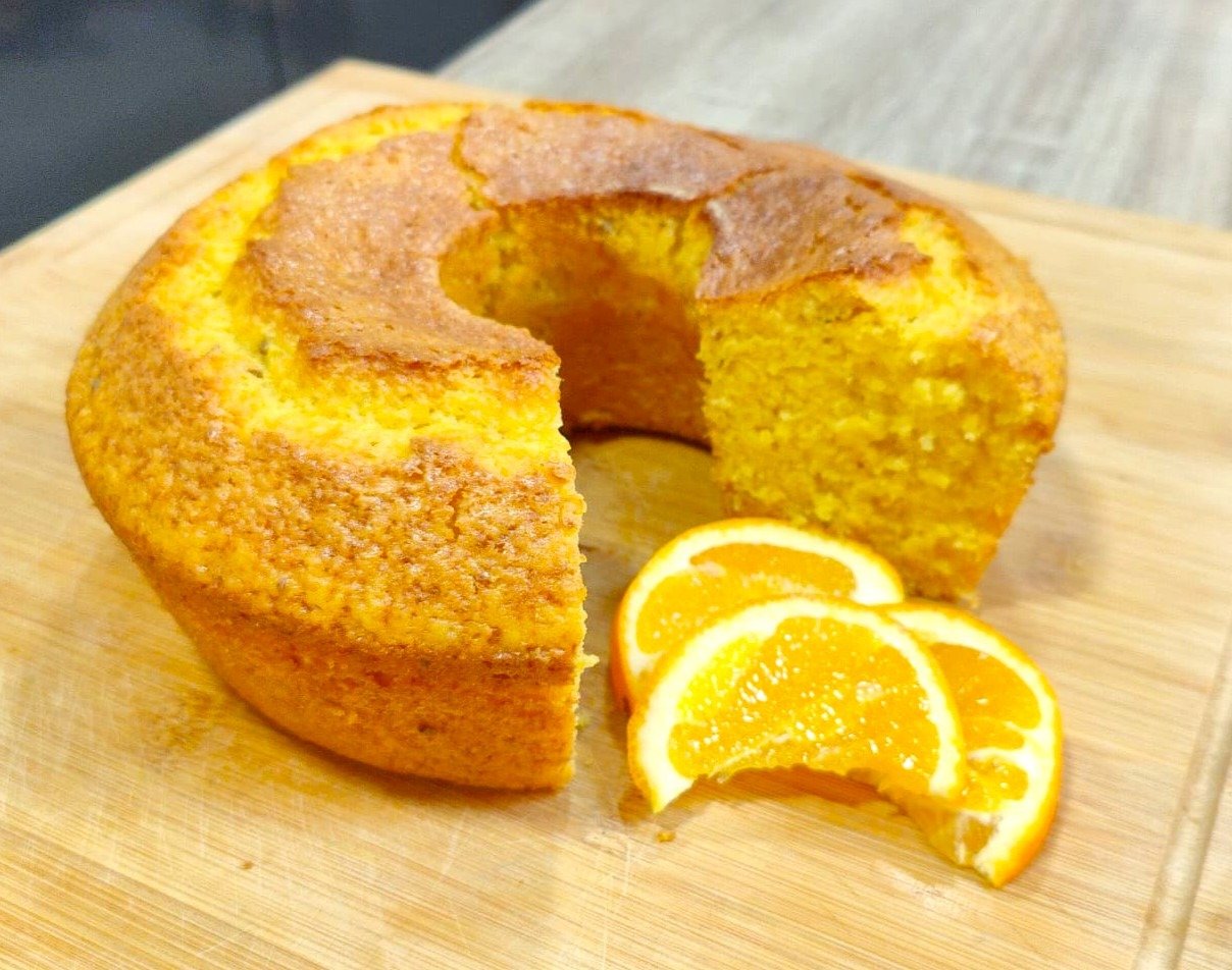 Bolo de Laranja de Liquidificador com casca: O segredo para ficar ultra húmido