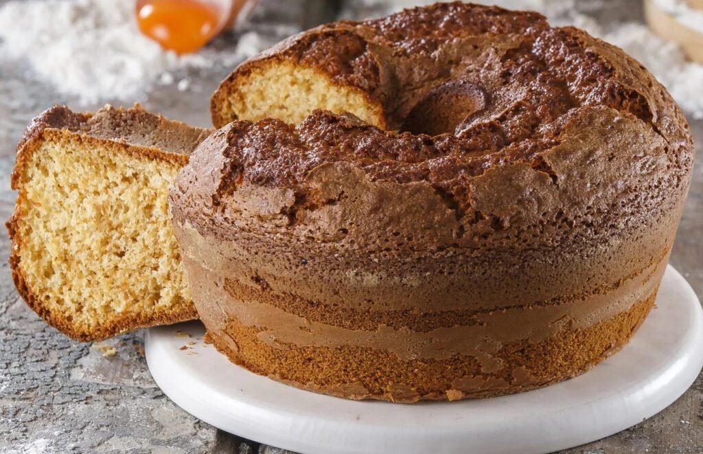 Bolo podre alentejano com textura úmida e sabor intenso