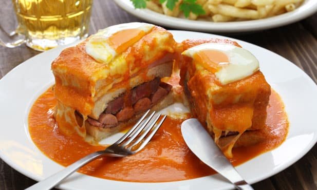 Francesinha de Forno Express: O Segredo do Molho de 5 Minutos