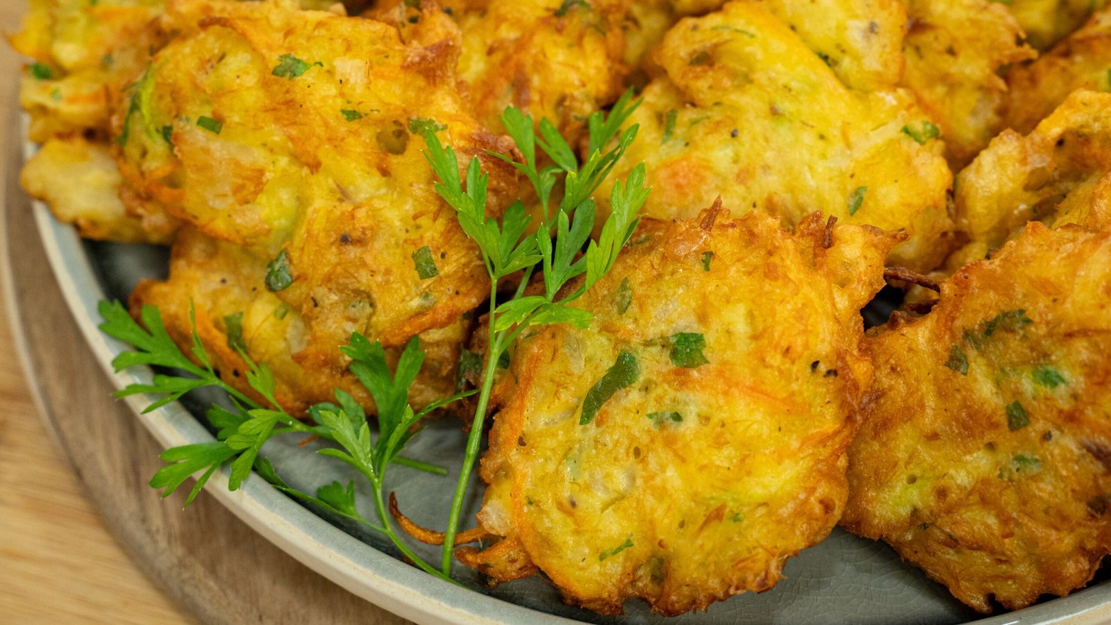 Pataniscas de Bacalhau Tradicionais: A Receita Estaladiça e Fofa da Avó