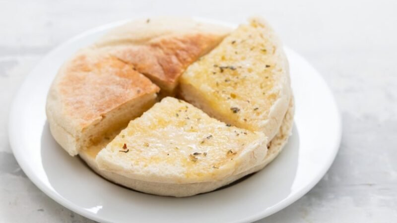 Receita Fácil de Bolo do Caco: Pão Típico da Madeira