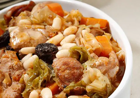 Receita de Feijoada com Couve Lombarda — Sabor Tradicional Português