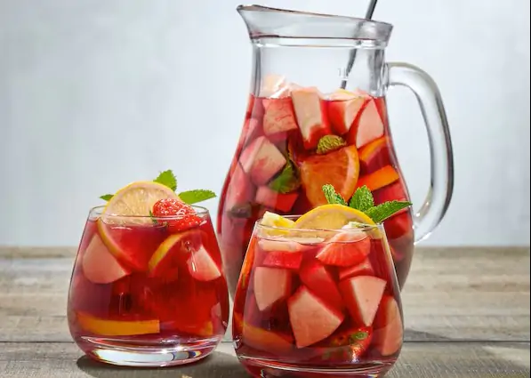 Sangria Espanhola Tradicional Que É Refrescante e Doce