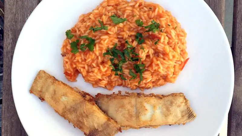 Raia Frita com Arroz de Tomate: O Duo Perfeito da Cozinha Tradicional
